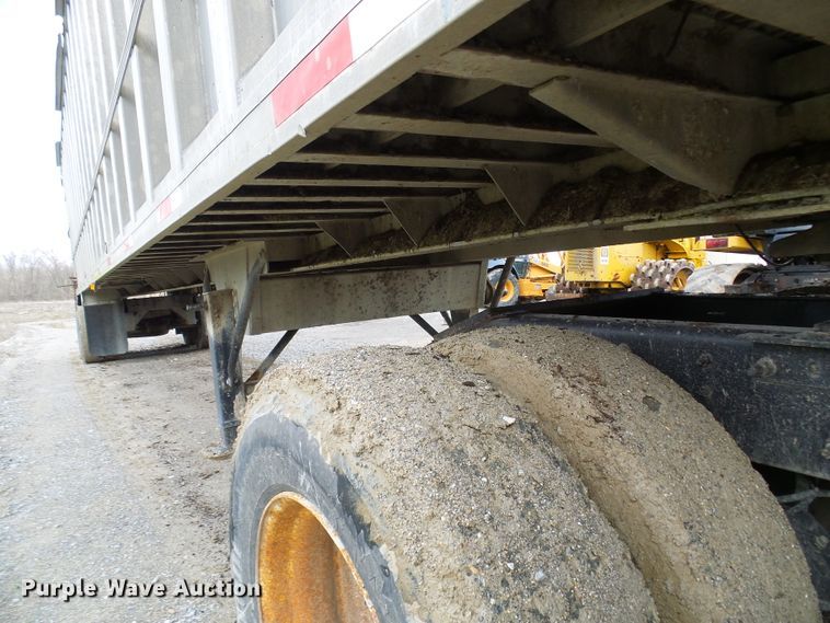 image for item DL0927 1994 Summit walking floor trailer