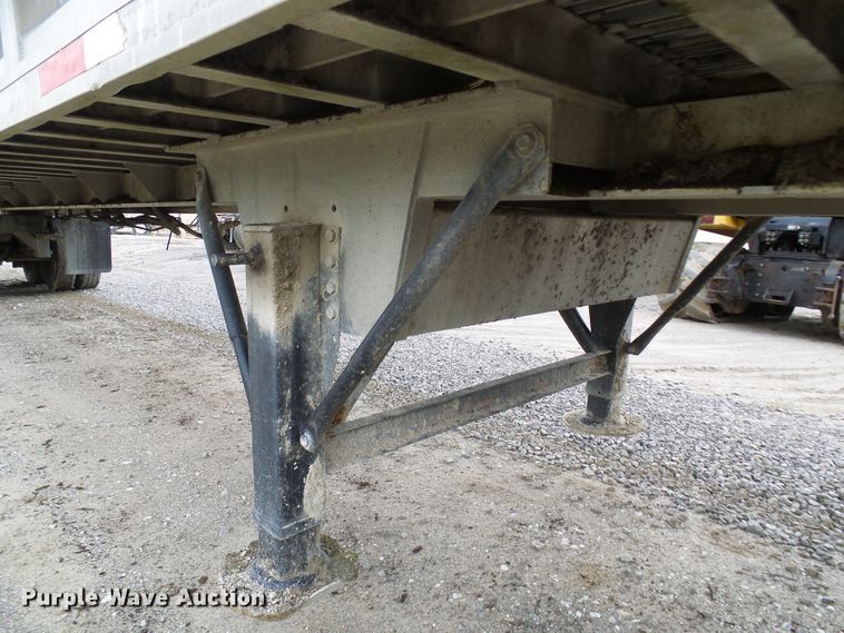 image for item DL0927 1994 Summit walking floor trailer