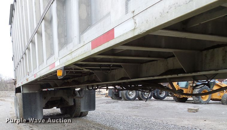 image for item DL0927 1994 Summit walking floor trailer