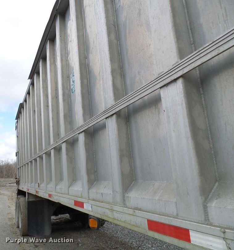 image for item DL0927 1994 Summit walking floor trailer