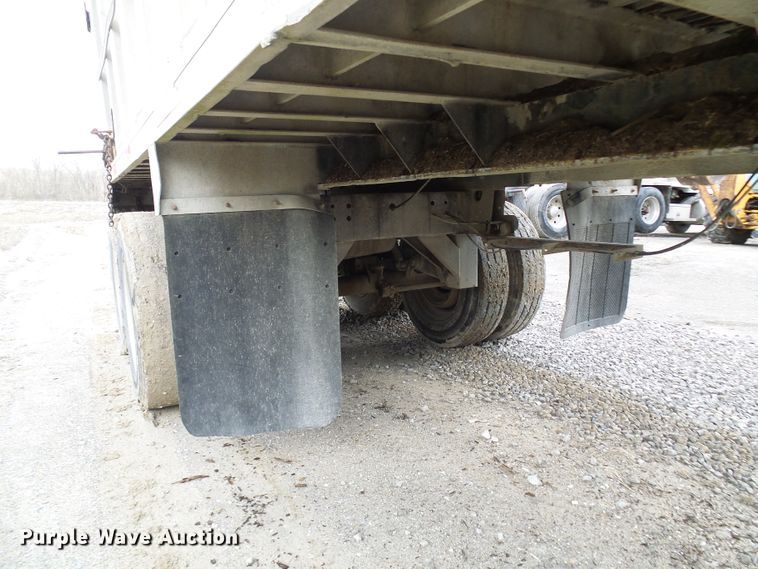 image for item DL0927 1994 Summit walking floor trailer