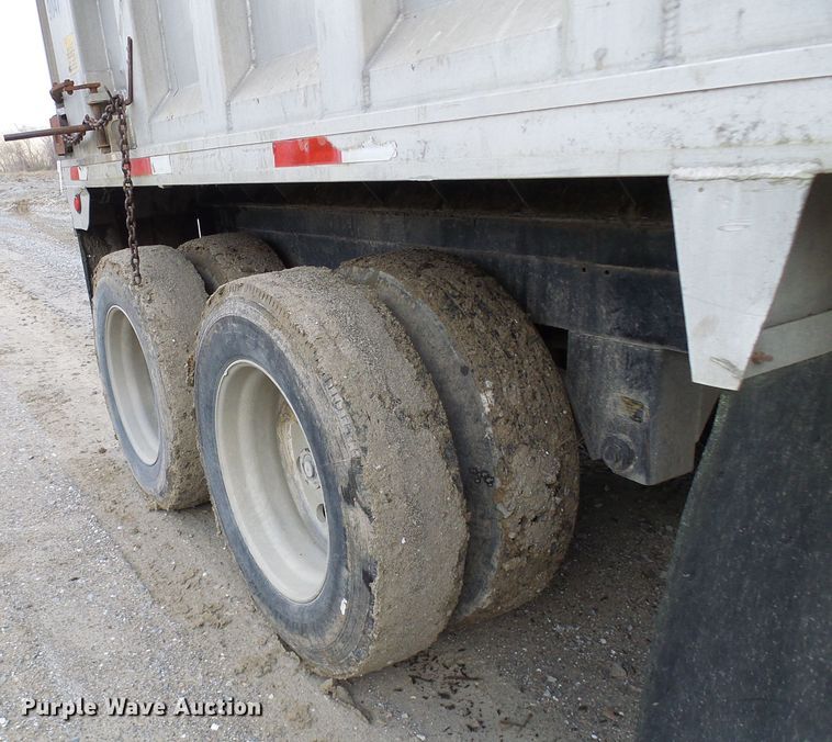 image for item DL0927 1994 Summit walking floor trailer