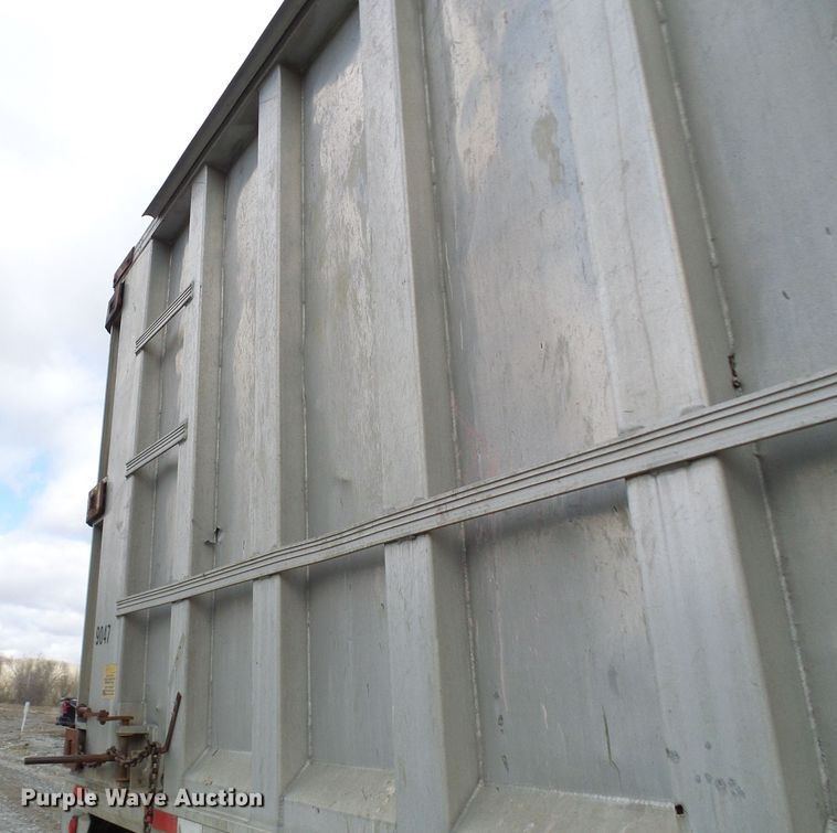 image for item DL0927 1994 Summit walking floor trailer