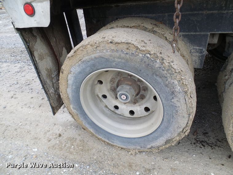 image for item DL0927 1994 Summit walking floor trailer