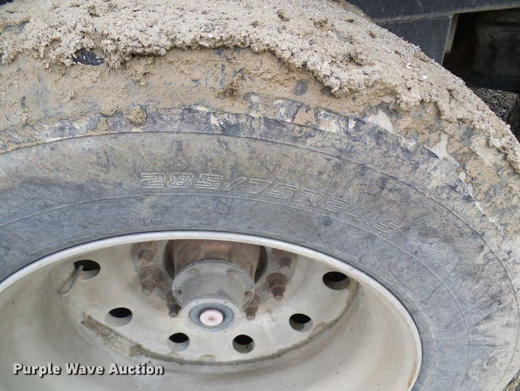 image for item DL0927 1994 Summit walking floor trailer