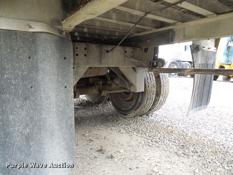 image for item DL0927 1994 Summit walking floor trailer