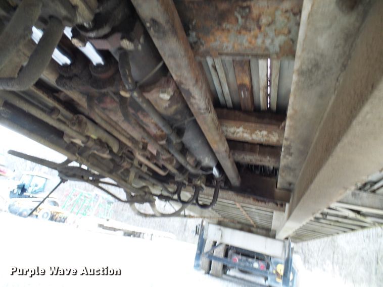 image for item DL0927 1994 Summit walking floor trailer