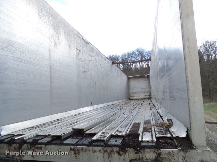 image for item DL0927 1994 Summit walking floor trailer