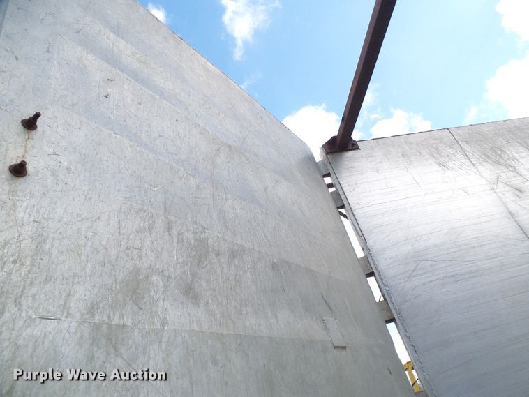 image for item DL0927 1994 Summit walking floor trailer