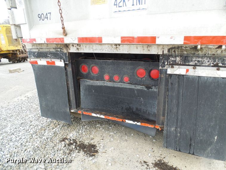 image for item DL0927 1994 Summit walking floor trailer