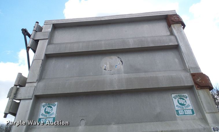 image for item DL0927 1994 Summit walking floor trailer