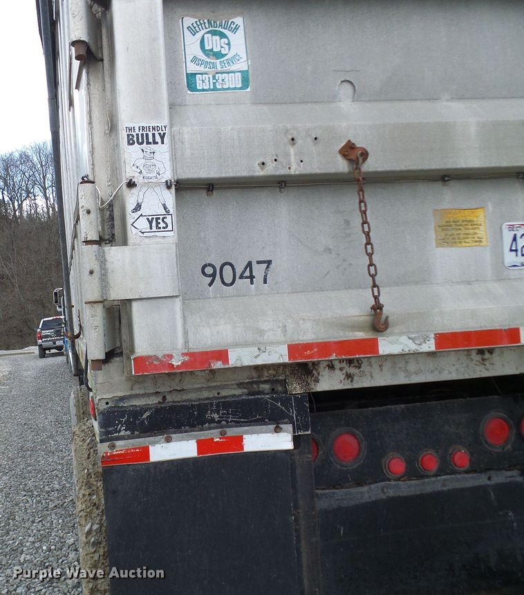 image for item DL0927 1994 Summit walking floor trailer