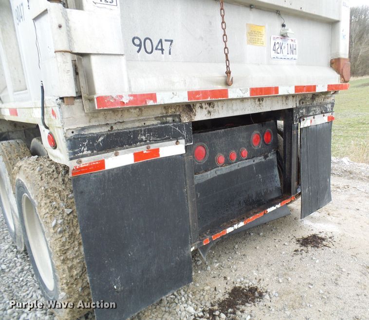 image for item DL0927 1994 Summit walking floor trailer