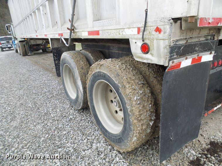 image for item DL0927 1994 Summit walking floor trailer