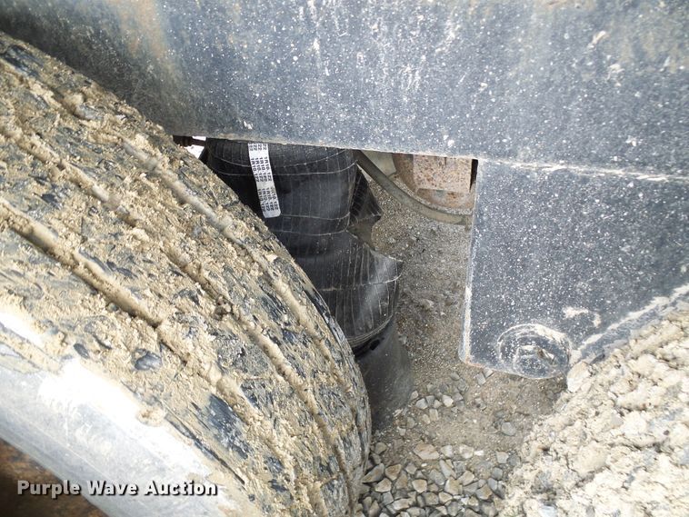 image for item DL0927 1994 Summit walking floor trailer