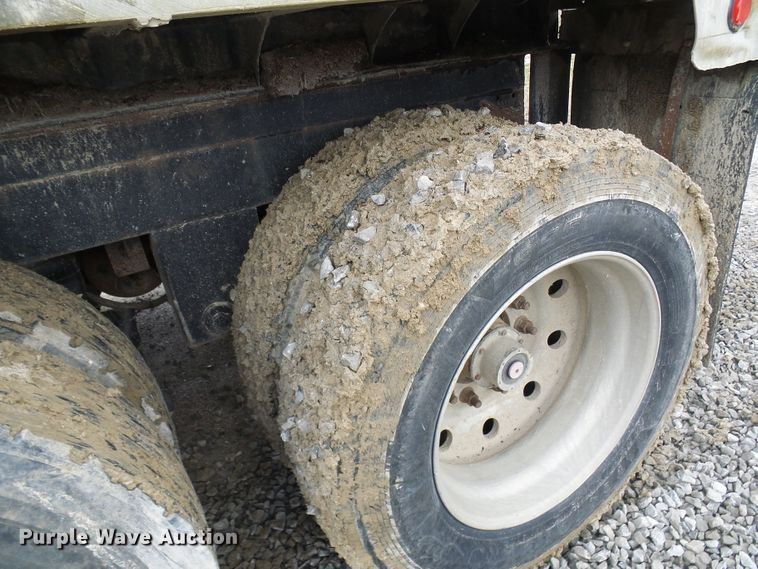 image for item DL0927 1994 Summit walking floor trailer