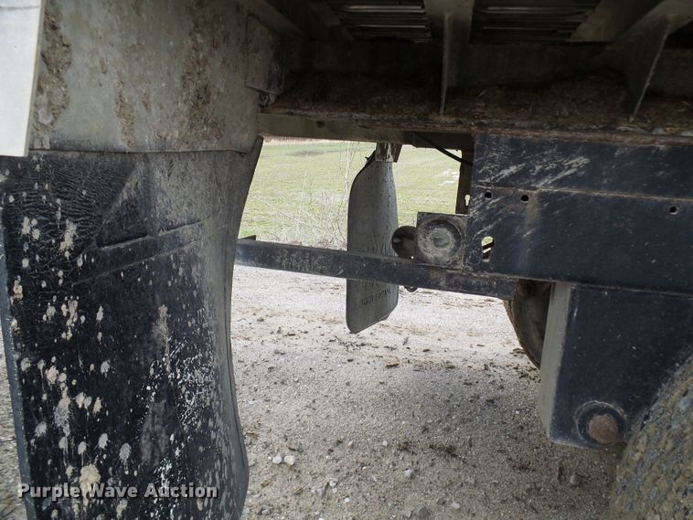 image for item DL0927 1994 Summit walking floor trailer