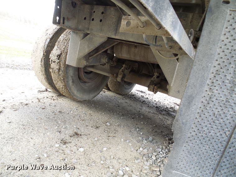 image for item DL0927 1994 Summit walking floor trailer