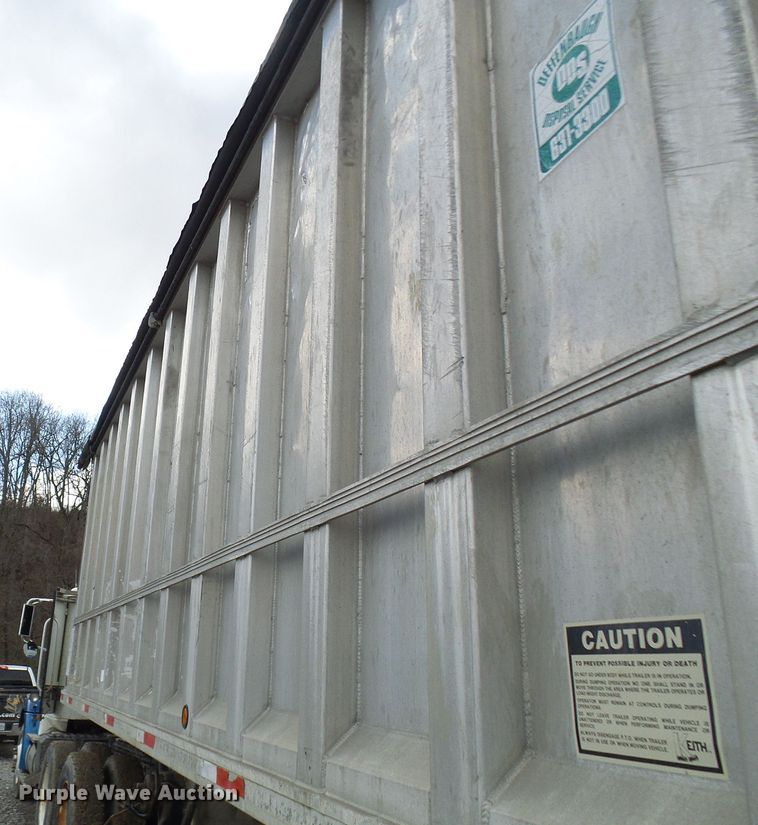 image for item DL0927 1994 Summit walking floor trailer