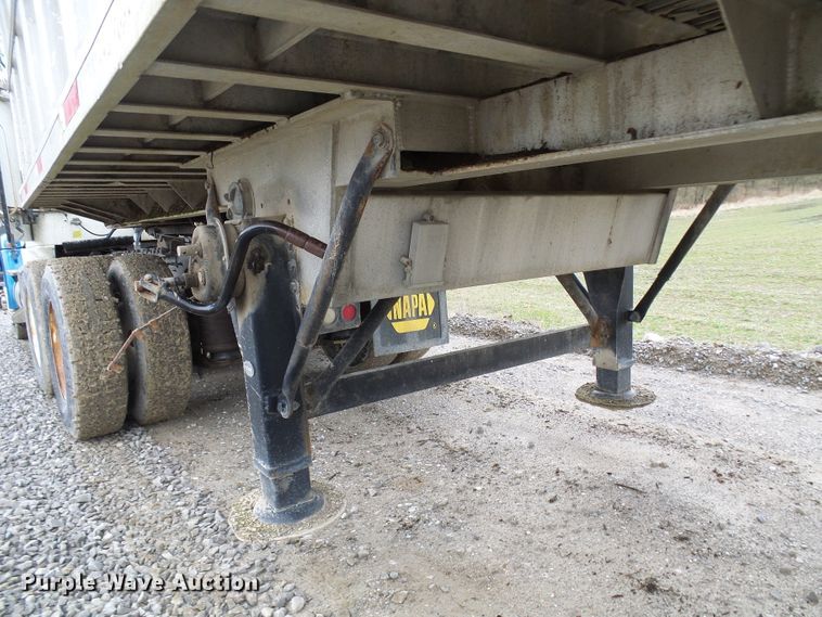 image for item DL0927 1994 Summit walking floor trailer