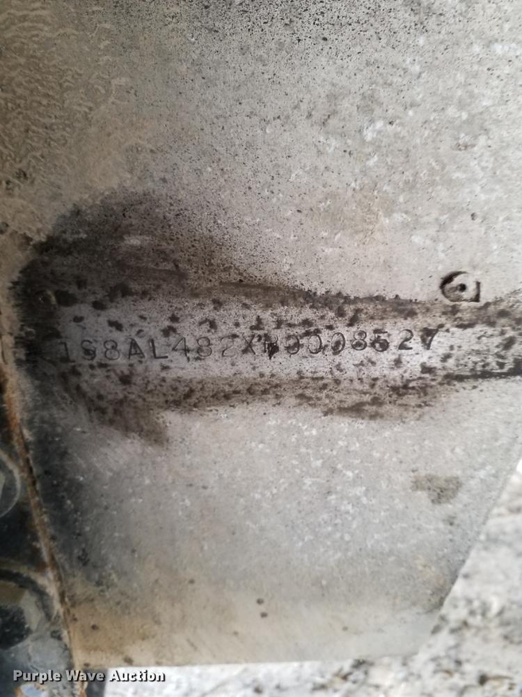 image for item DL0927 1994 Summit walking floor trailer