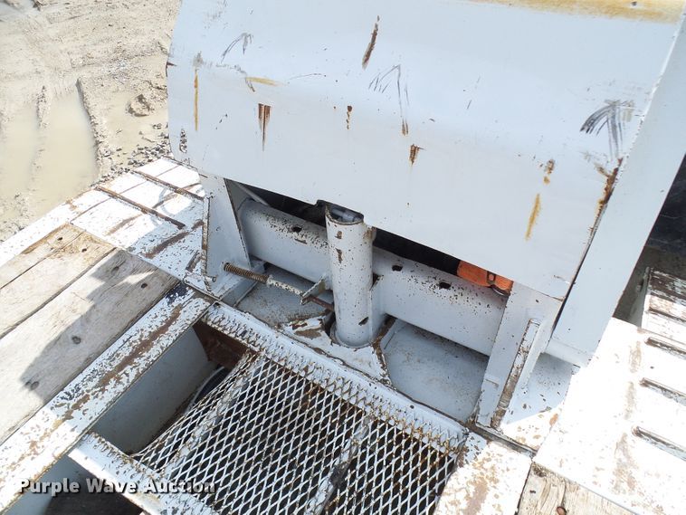 image for item DL0928 2000 Talbert TDW35SAHRG1T1 lowboy equipment trailer