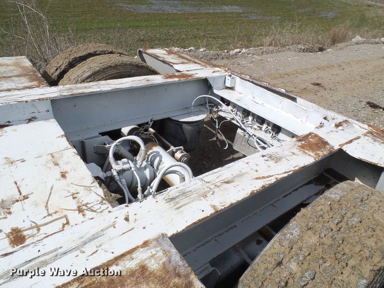 image for item DL0928 2000 Talbert TDW35SAHRG1T1 lowboy equipment trailer