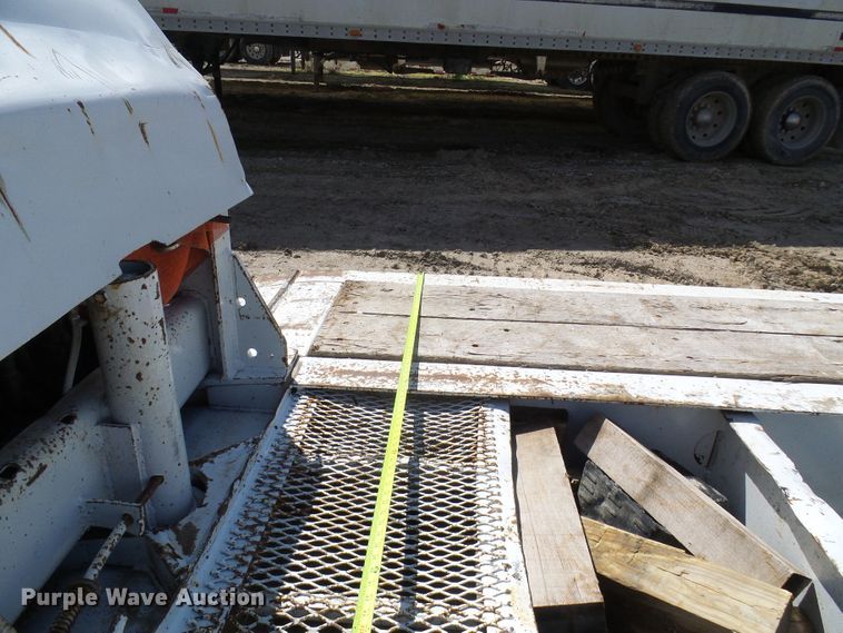 image for item DL0928 2000 Talbert TDW35SAHRG1T1 lowboy equipment trailer