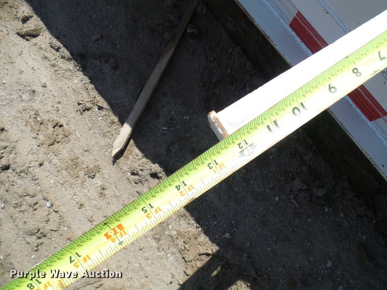 image for item DL0928 2000 Talbert TDW35SAHRG1T1 lowboy equipment trailer