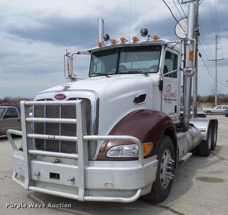 image for item DL0949 2007 Peterbilt 386  semi truck