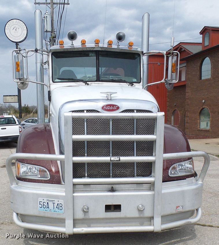 image for item DL0949 2007 Peterbilt 386  semi truck
