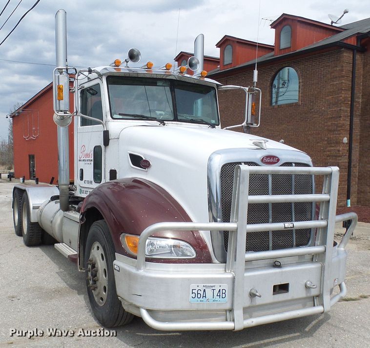image for item DL0949 2007 Peterbilt 386  semi truck