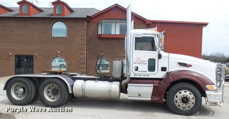 image for item DL0949 2007 Peterbilt 386  semi truck