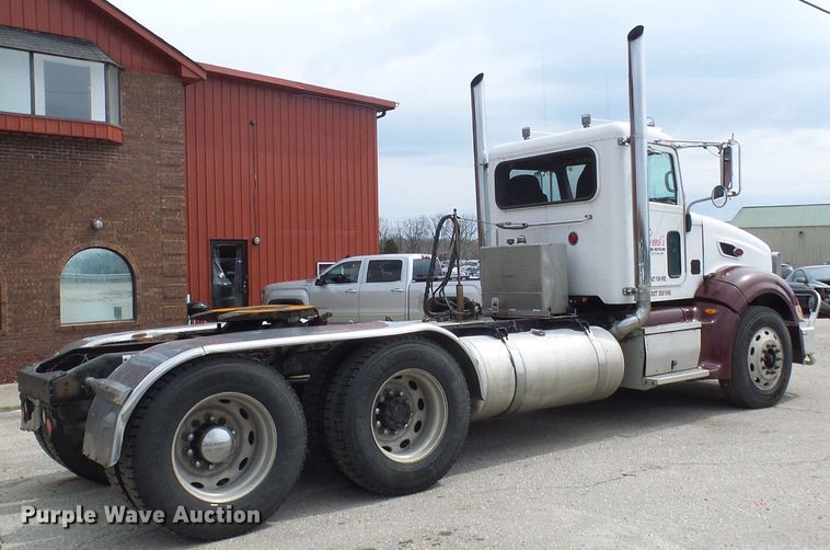 image for item DL0949 2007 Peterbilt 386  semi truck