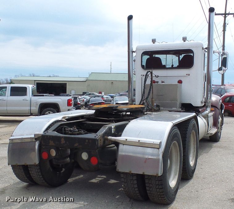 image for item DL0949 2007 Peterbilt 386  semi truck
