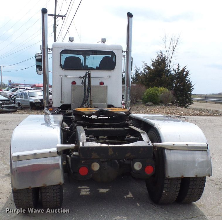 image for item DL0949 2007 Peterbilt 386  semi truck