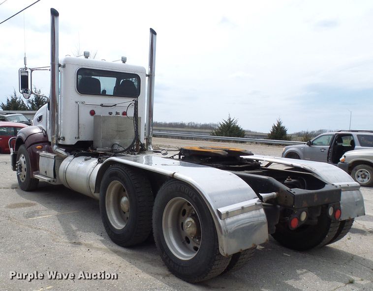 image for item DL0949 2007 Peterbilt 386  semi truck