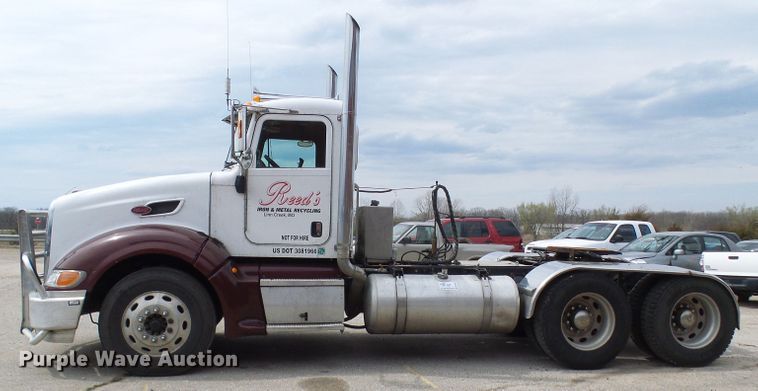 image for item DL0949 2007 Peterbilt 386  semi truck