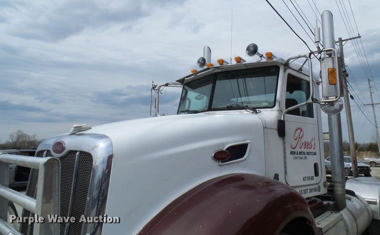 image for item DL0949 2007 Peterbilt 386  semi truck