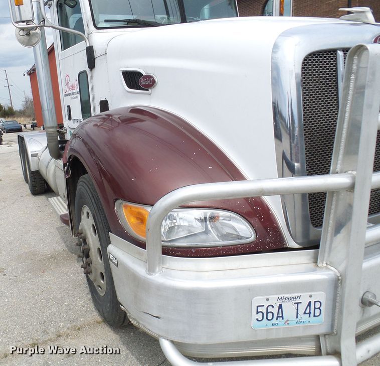 image for item DL0949 2007 Peterbilt 386  semi truck