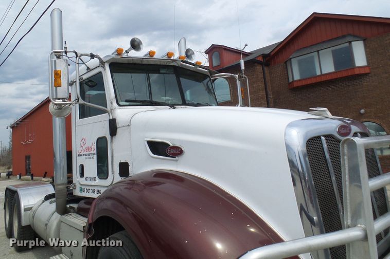 image for item DL0949 2007 Peterbilt 386  semi truck