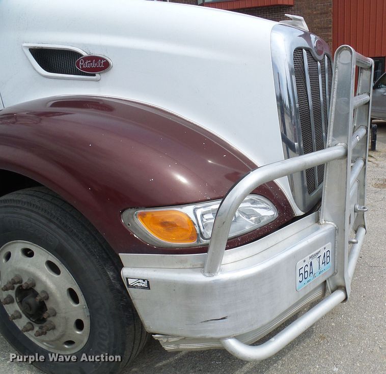 image for item DL0949 2007 Peterbilt 386  semi truck