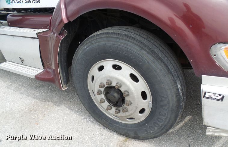 image for item DL0949 2007 Peterbilt 386  semi truck