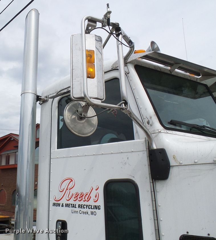 image for item DL0949 2007 Peterbilt 386  semi truck