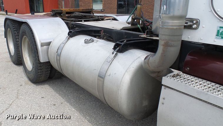 image for item DL0949 2007 Peterbilt 386  semi truck