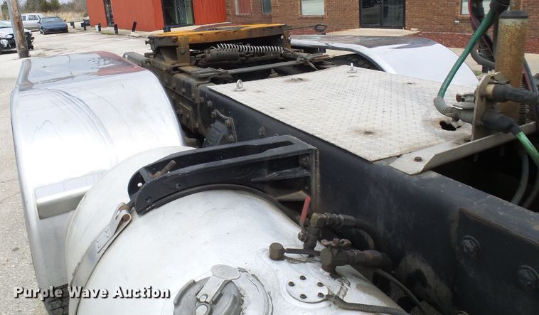 image for item DL0949 2007 Peterbilt 386  semi truck