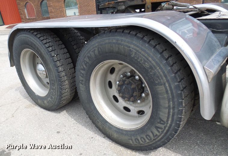 image for item DL0949 2007 Peterbilt 386  semi truck