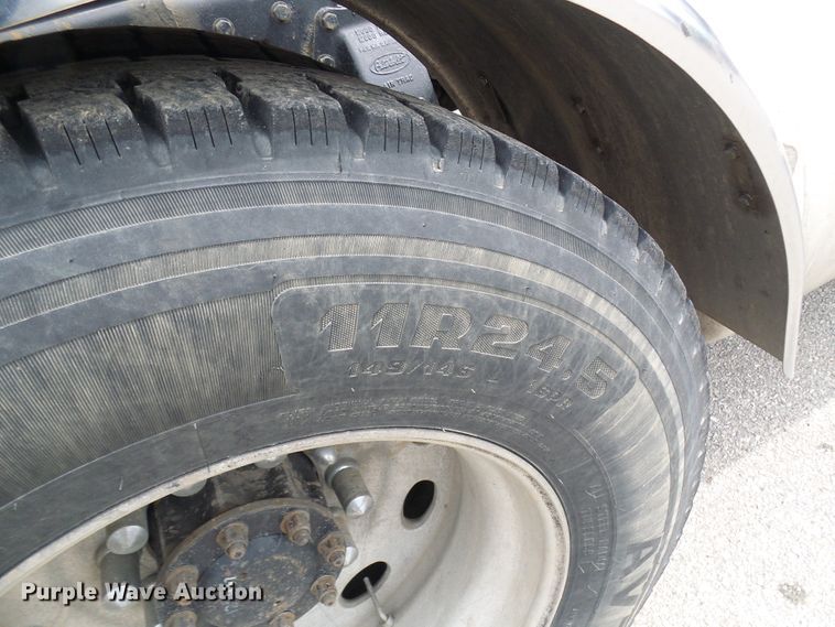 image for item DL0949 2007 Peterbilt 386  semi truck