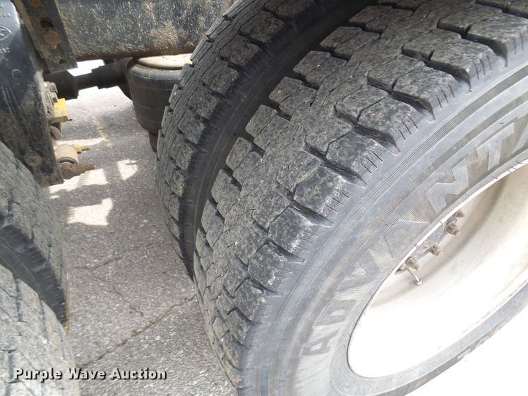 image for item DL0949 2007 Peterbilt 386  semi truck