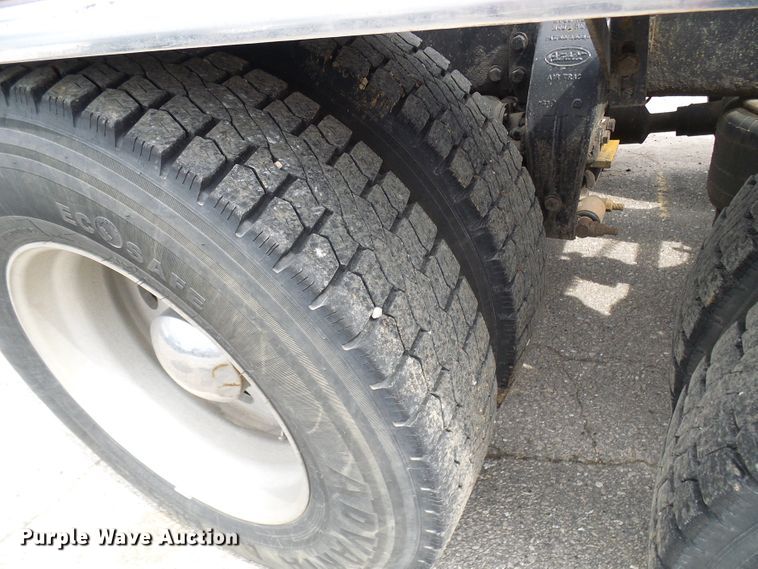 image for item DL0949 2007 Peterbilt 386  semi truck